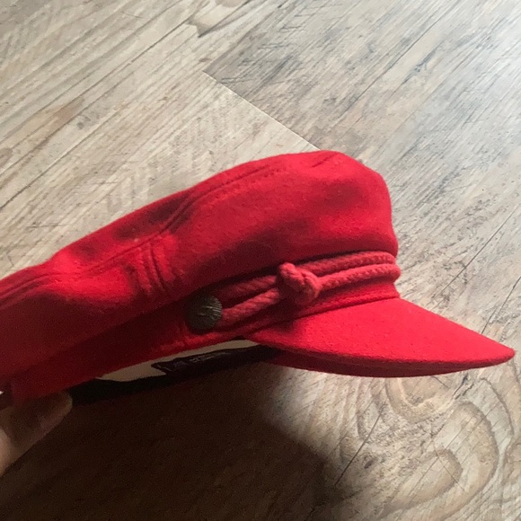 red fiddler cap